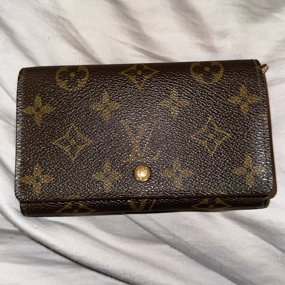 Louis Vuitton bifold monogram wallet